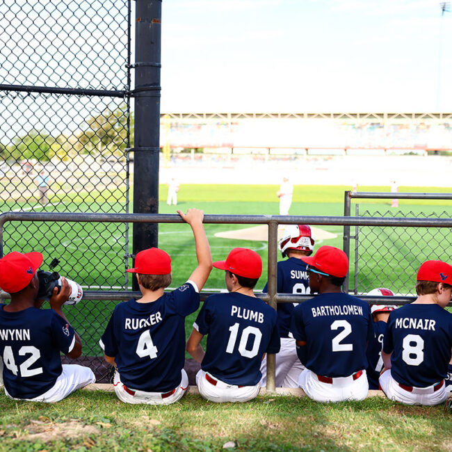 049_12UBaseballGm1_100425_CJS